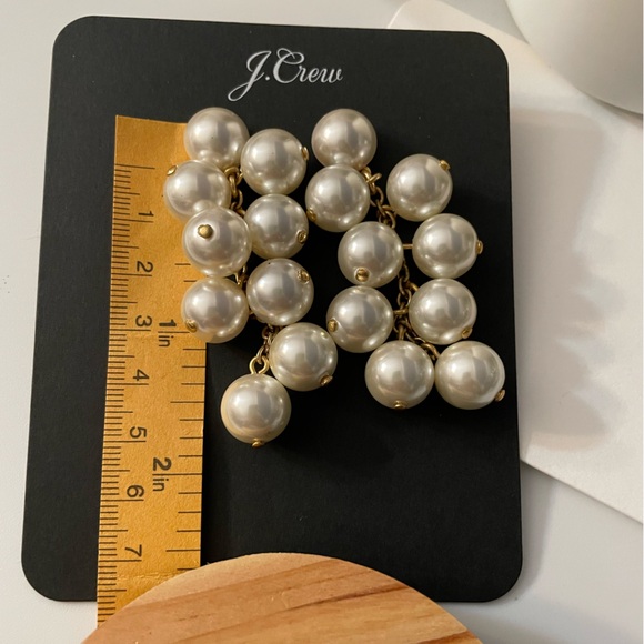 J.CREW Pearl Cluster Dangle Earrings NWT Faux Pearl - Picture 11 of 11